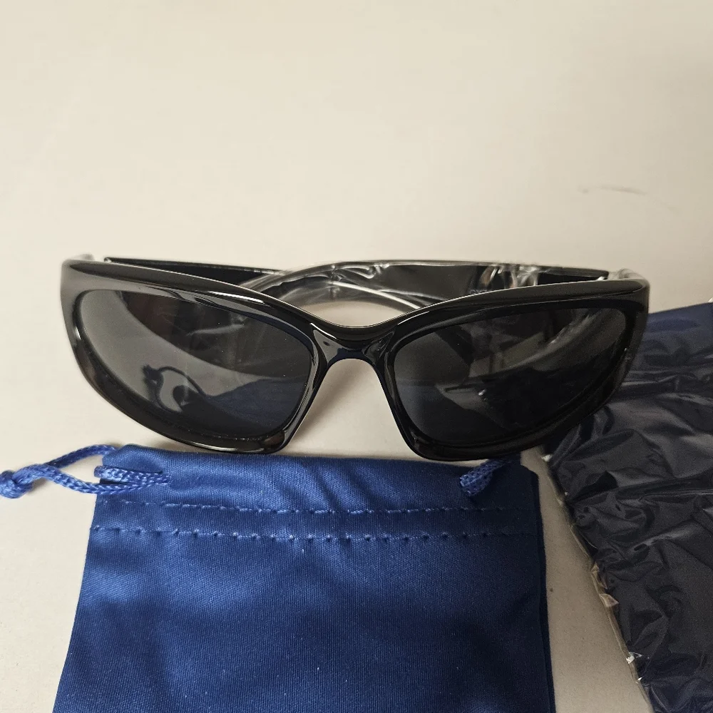 GUVIVI Kids Black‎ Sunglasses with Accessories
